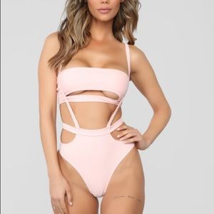 Fashion nova swimsuit pink